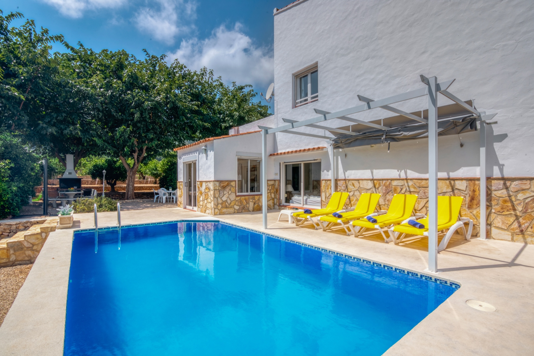 Despertar envueltos de azahar durante los meses de primavera