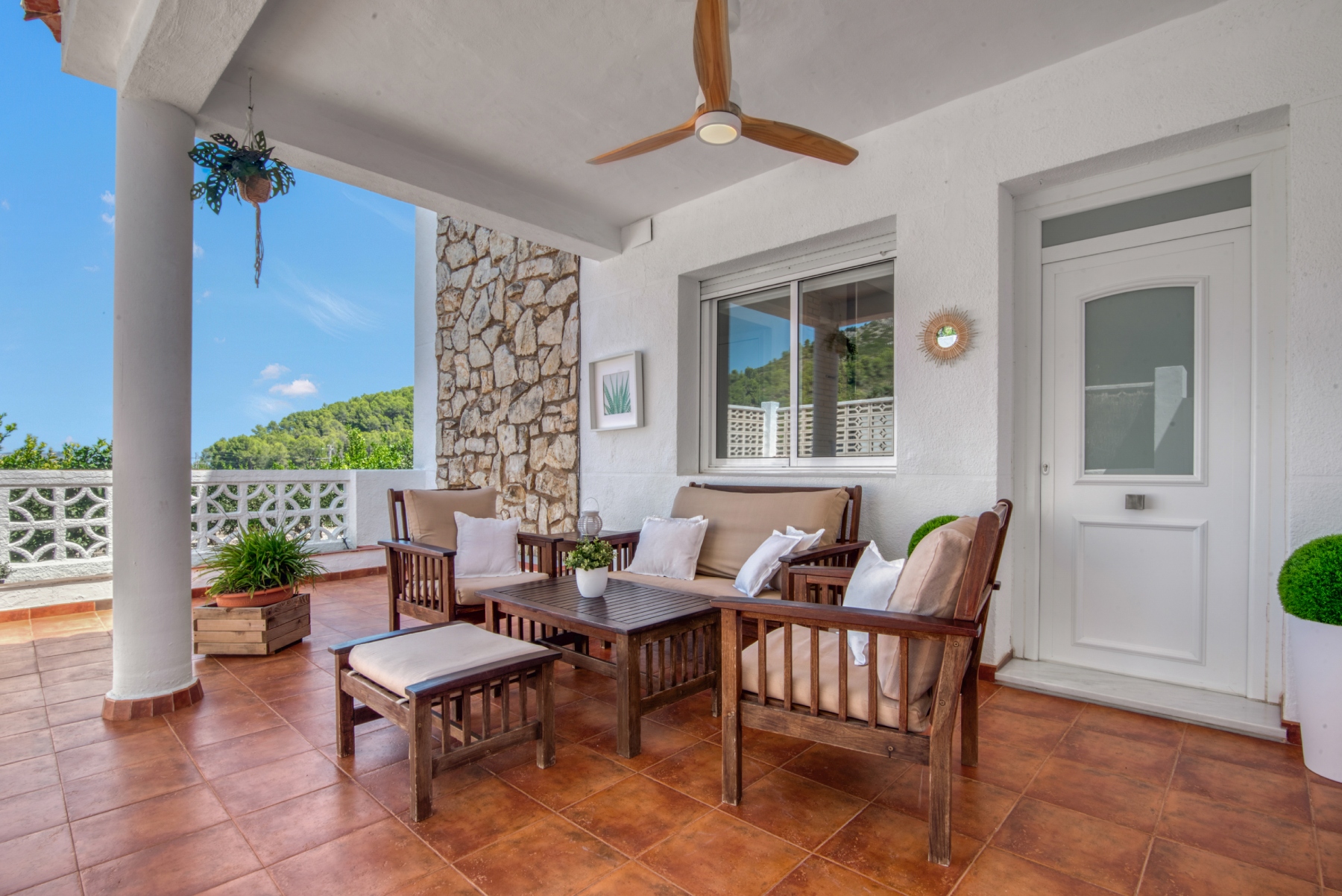 Disfrutar de una barbacoa bajo la sombra de las moreras